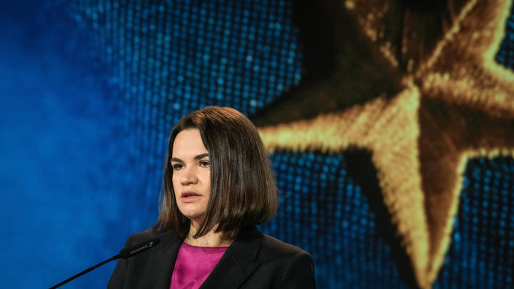 Тихановскую накормили печеньем в Белом доме: Света счастлива