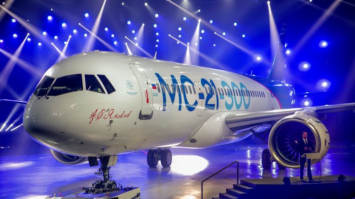 Авиасалон МАКС-2021 открылся в Жуковском