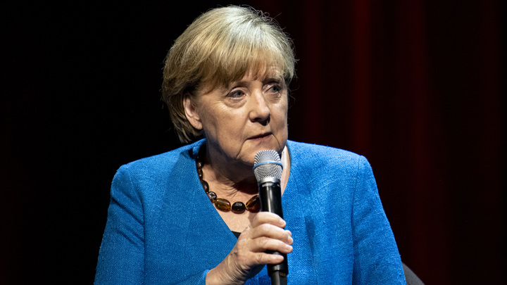Меркель откровенно рассказала о приступах дрожи в 2019 году: Причины оказалось две