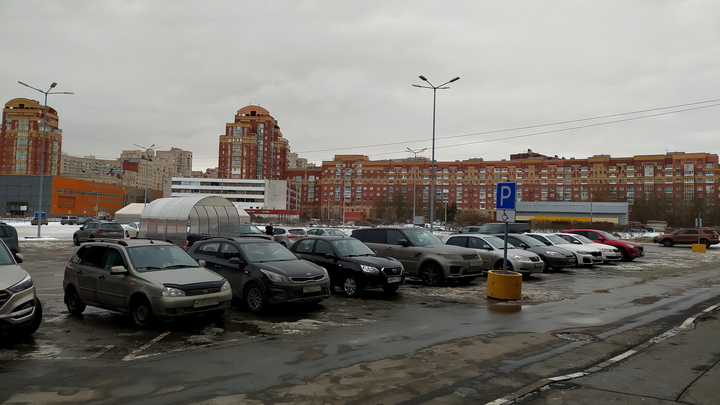 Поминутная оплата парковки в центре Петербурга: что известно