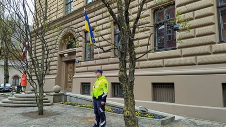Украинская полиция вручила повестку в военкомат любителю русского рэпа