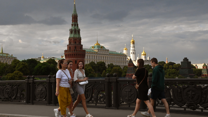 К 1 августа для граждан России запустят групповые безвизовые поездки в Китай и Иран