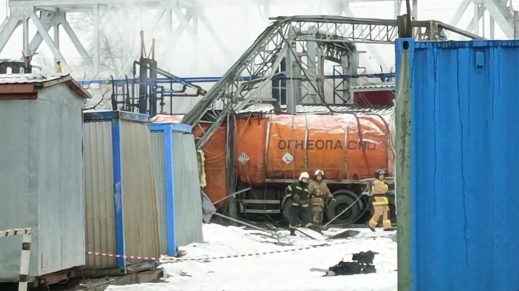 Взорванный тип. Взорванный тип. Виды взрывчатых веществ. Взрыв фон. Взрывпакет с краской.