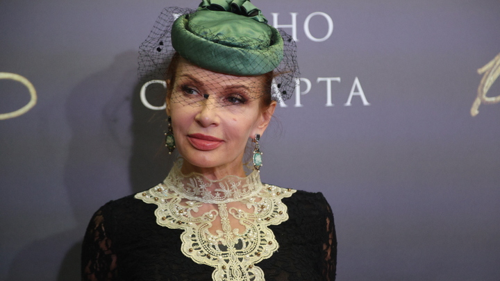 «Сказала, что ей комфортно жить»: Эвелина Бледанс рассказала о причинах смерти своей сестры
