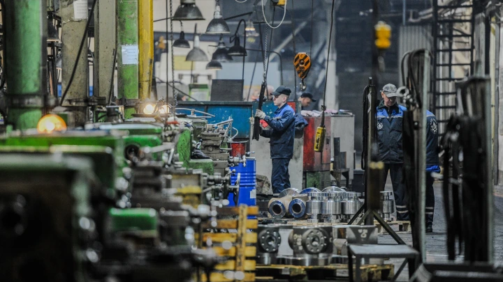 Какие ассоциации со словом завод? Эксперт провёл проверку на финансовую грамотность