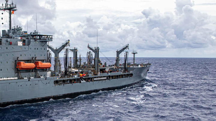 Сразу два эсминца ВМС США вошли в Тайваньский пролив - источник