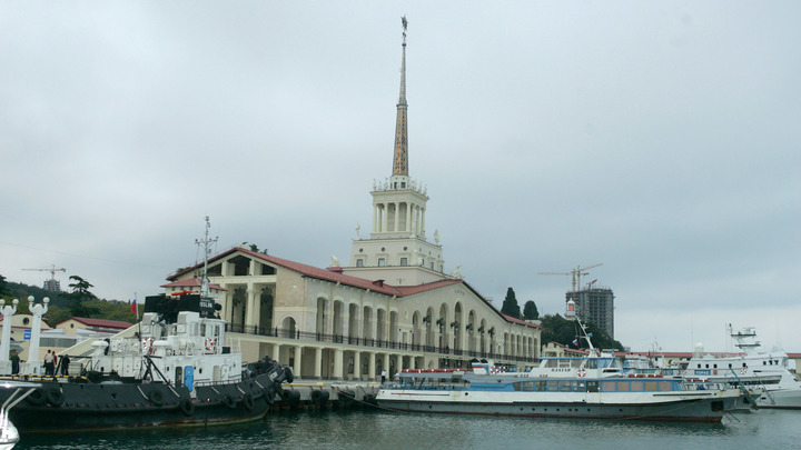 В центре Сочи толпа кавказцев набросилась на двух мужчин: Очевидцы опубликовали видео