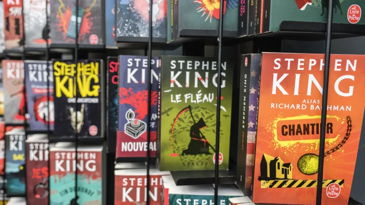 Книги Стивена Кинга массово изымают из библиотек американских школ