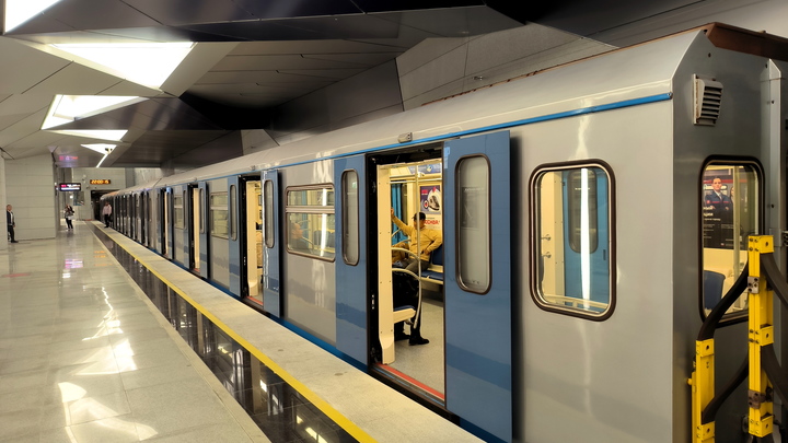 Поезда в метро Екатеринбурга остановили из-за ЧП 18 сентября