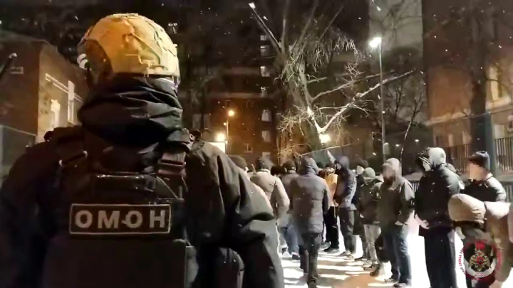 В хостеле с мигрантами в Москве задержали 160 иностранцев