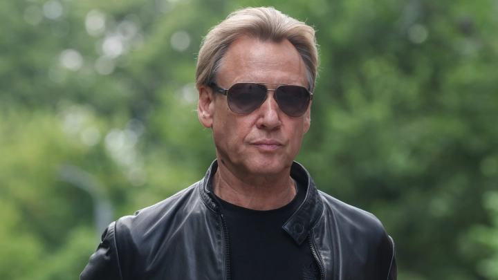 Суд наложил арест на автомобиль актёра Дмитрия Харатьяна: что произошло