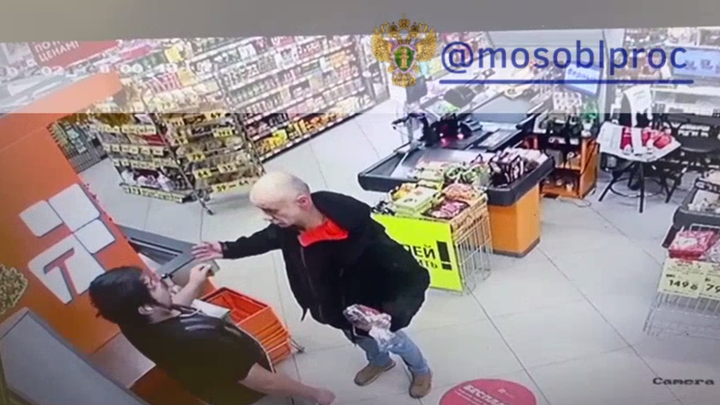 Появилось видео с места убийства жителя Подмосковья в продовольственном магазине