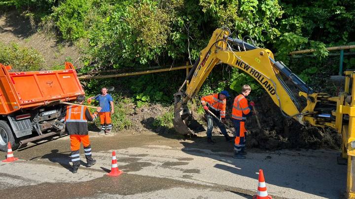 В Сочи 10 тысяч человек едва не остались без воды из-за схода оползня