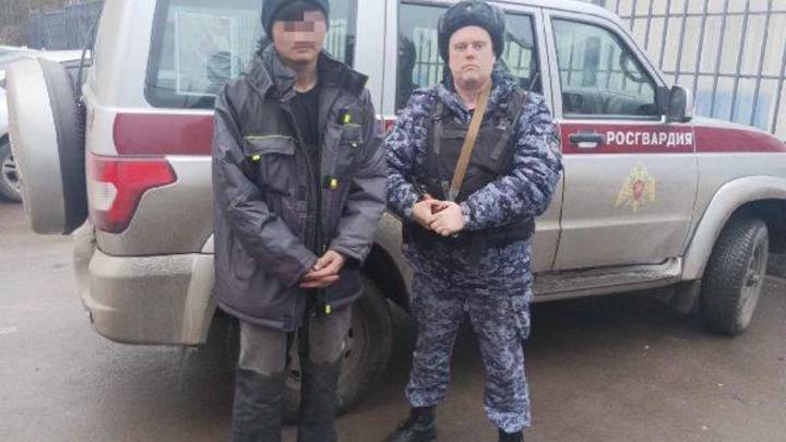 В Ленобласти задержали мигранта-фотографа. Он снимал не то