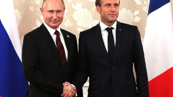 Эмманюэль Макрон требует от Владимира Путина прекратить спецоперацию на Украине