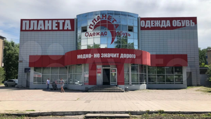 В Новокузнецке продается трехэтажное торговое здание за 65 миллионов рублей