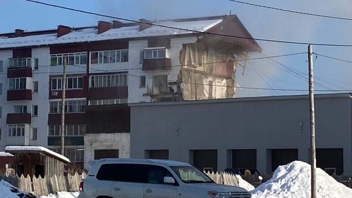 Люди остались под завалами после взрыва газа в многоэтажке на Сахалине