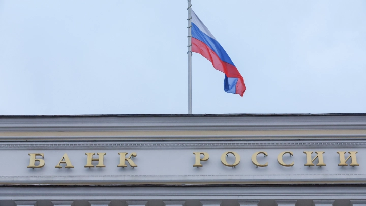 За кулисами идёт жаркая дискуссия между ЦБ и правительством: На кону судьба рубля