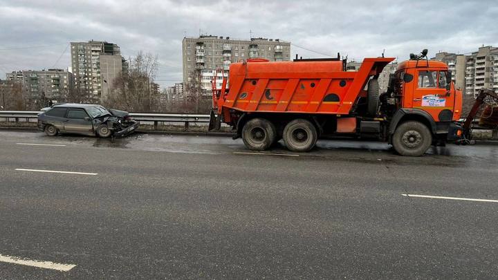 В екатеринбургских пунктах оформления ДТП выстроились огромные очереди
