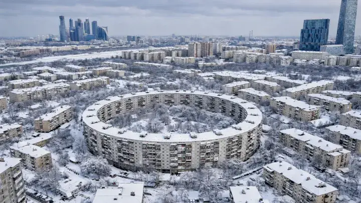 Никогда не догадаетесь: Зачем в Москве строили круглые дома, и как там живут люди Никогда не догадаетесь: Зачем в Москве строили круглые дома, и как там живут люди
