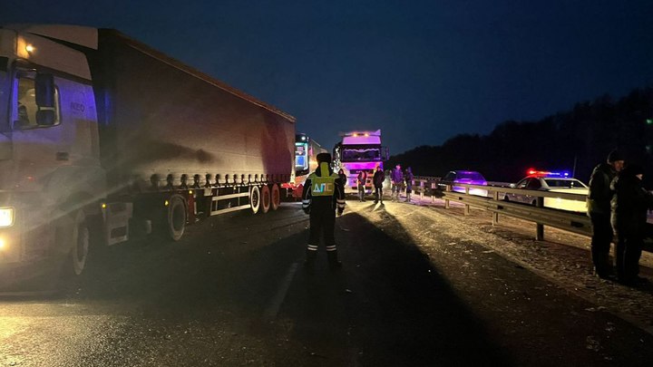 В Свердловской области из-за массового ДТП перекрыт Тюменский тракт
