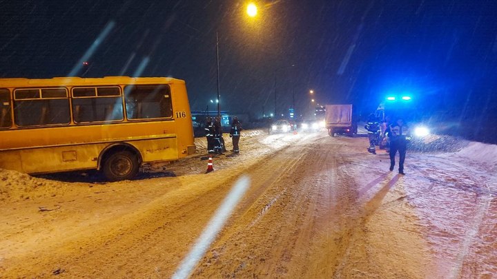 Четыре человека пострадали в ДТП с автобусом в Свердловской области
