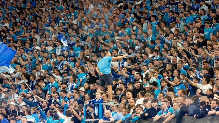 Фанаты «Зенита» встретили «Спартак» скандированием слова «свинья»