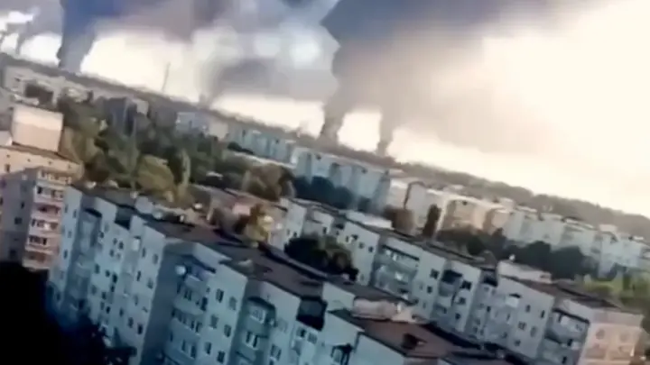 Ракетный удар по Кременчугу 19 августа: пылает НПЗ, перерабатывавший азербайджанскую нефть