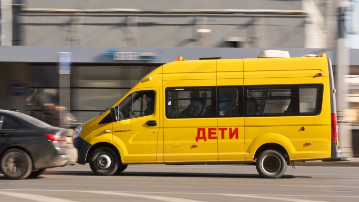 В Пермском крае микроавтобус с юными хоккеистками попал в ДТП: среди пострадавших – ребёнок
