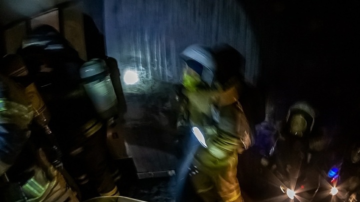 Крупный пожар в Уфе: Пламя охватило все этажи торгового центра