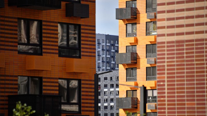 Собянин: Свыше 3 тысяч жителей Академического района получили жильё по реновации