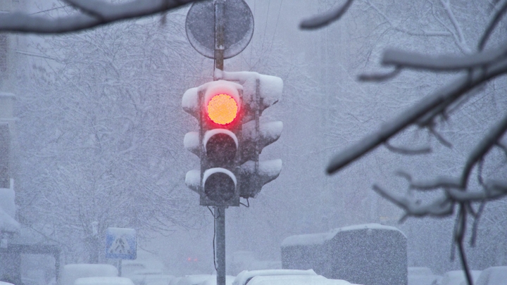 Трижды сняли оплату и высадили в метель: Мать 11-летней девочки требует справедливости
