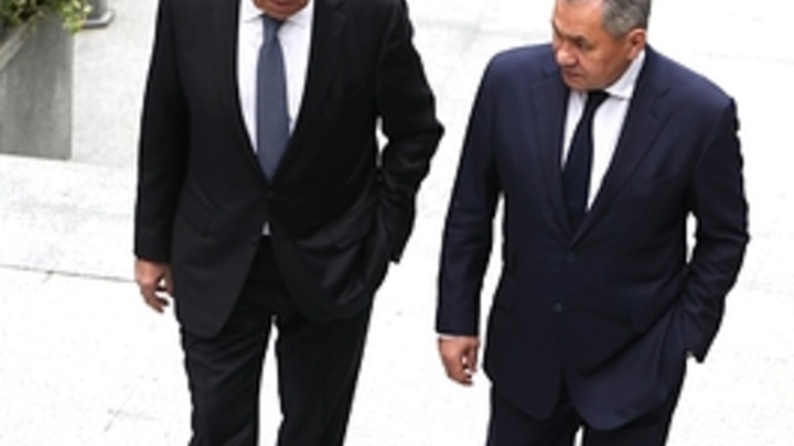 Главное - Шойгу и Лавров на месте: Народ в Twitter испугался перестройки после смены в правительстве