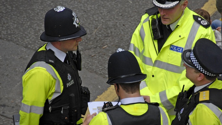 Мигранты истязали дочь утюгом и укусами за непослушание