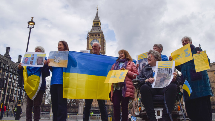Украинские беженцы заставили краснеть британцев: Журналистка решилась на откровенный рассказ
