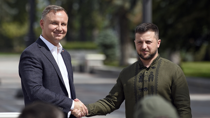 Втягиваешь нас в войну: В Сети осудили президента Польши за слова о Зеленском
