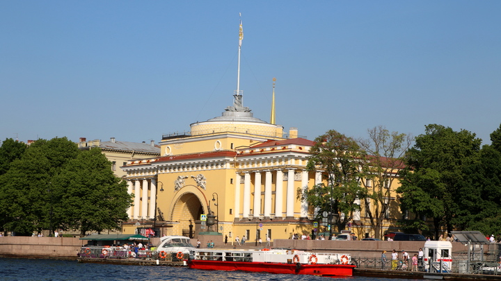 В день ВМФ в Петербурге появился новый барельеф