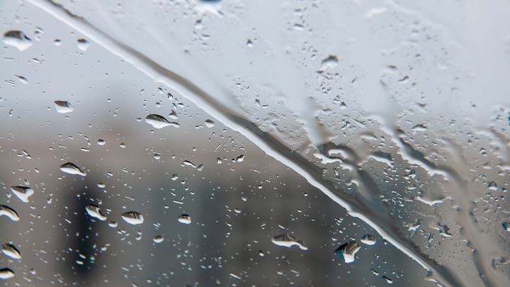 Воды по пояс: Жители затопленного ливнями Владивостока рассказали о происходящем