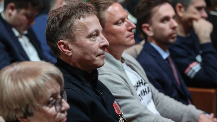 Лишь потом увидел, что бронежилет пробит. Стали известны подробности спасения Охлобыстина