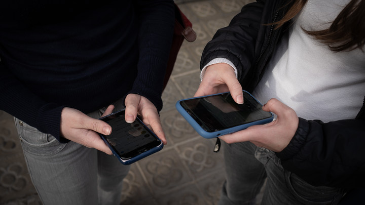 Учительница совратила 11-летнего мальчика: Что не так в этой странной истории?