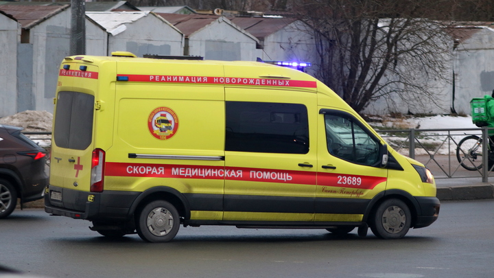 В ДТП с фурой и такси в Свердловской области пострадали три человека