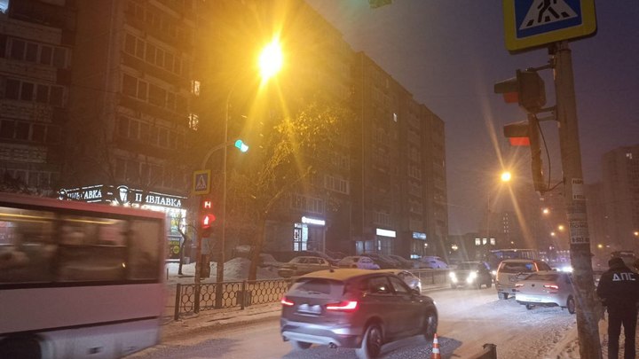 В Екатеринбурге мальчик на дороге попал под Кадиллак