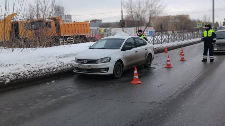 В Екатеринбурге пятилетняя девочка попала под машину В Екатеринбурге пятилетняя девочка попала под машину