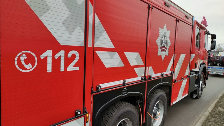 Огонь поглощает торговые ряды: В Самаре горит рынок