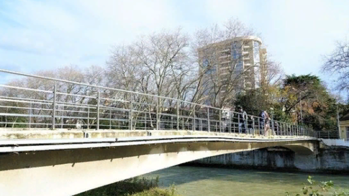 В Сочи на обследование закроют пешеходный мост, ведущий к парку Ривьера