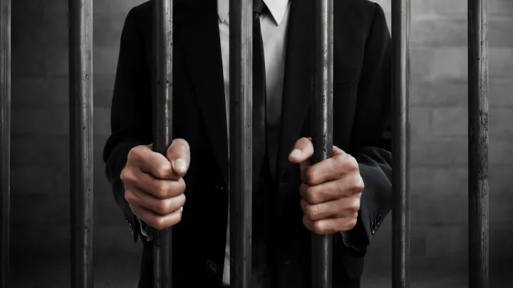 Русский учитель застрял в тайской тюрьме: увольнение обернулось арестом