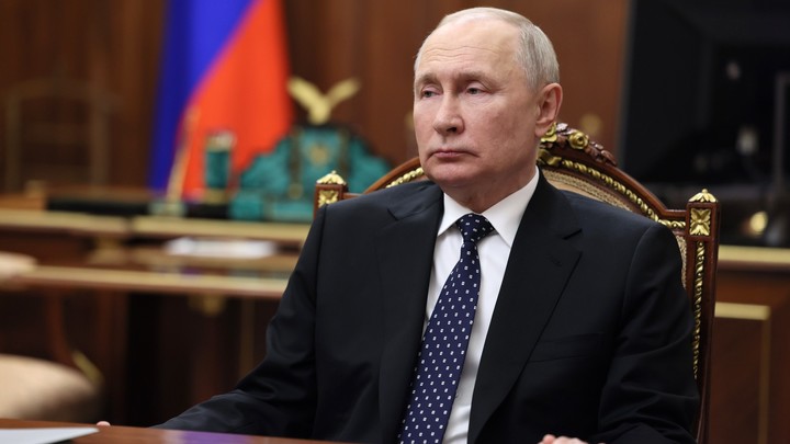 Путину в Казахстане отключили микрофон. Ситуацию спасла только шутка