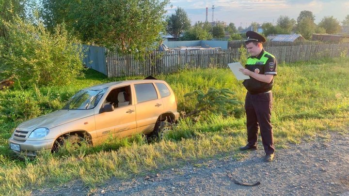 В Свердловской области нетрезвая женщина за рулём не справилась с управлением и травмировала дочку