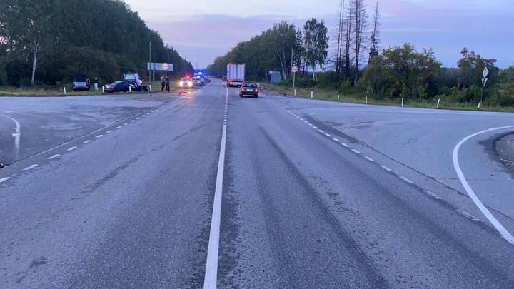 В аварии с двумя иномарками на свердловской трассе пострадали 6 человек