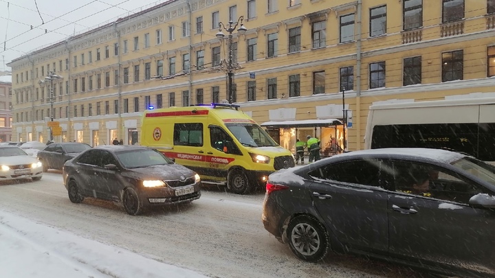 В Санкт-Петербурге установлен новый антирекорд за всю пандемию: больше 4 тысяч заболевших